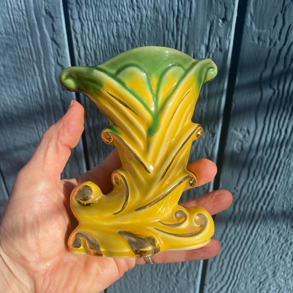 Vintage MCM 50’s Green Yellow Gold Ceramic Vase USA 835 Shawnee Cornucopia